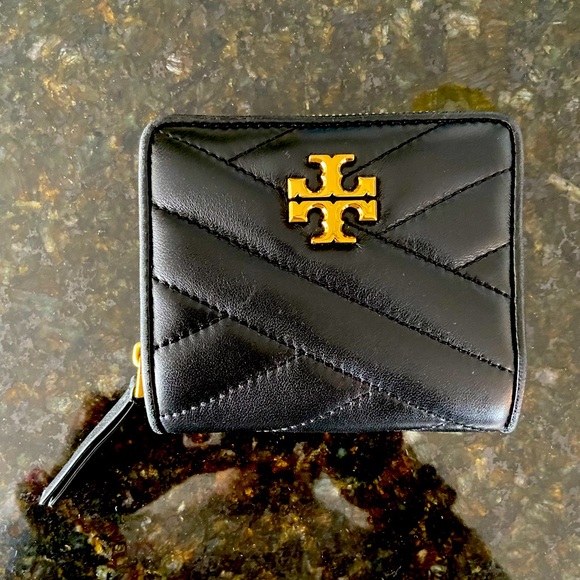 Tory Burch Handbags - Tory Burch Kira Chevron Quilted Bifold Wallet